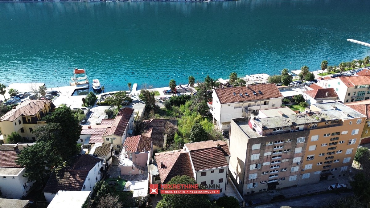 210 m² House 100 m from the Sea and Promenade, Kotor